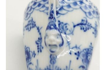 デンマーク　ROYAL　COPENHAGEN(ロイヤルコペンハーゲン)　ブルーフルーテッド　フルレース　ペア　繊細なレースの縁取りが豪華で上品な雰囲気を醸し出すコーヒーカップ&ソーサー2客セット(洋食器、C&S)(定価約110000円)(R-074883)