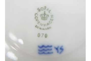 デンマーク　ROYAL　COPENHAGEN(ロイヤルコペンハーゲン)　ブルーフルーテッド　フルレース　ペア　繊細なレースの縁取りが豪華で上品な雰囲気を醸し出すコーヒーカップ&ソーサー2客セット(洋食器、C&S)(定価約110000円)(R-074883)