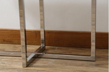 中古　IDC大塚家具取り扱い　FENDI CASA(フェンディ カーサ)　本革(レザー)　クロコ型押し　シンプルでスタイリッシュな佇まいが魅力的なサイドテーブル(カフェテーブル、コーヒー テーブル、ローテーブル)(R-074895)