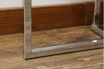 中古　IDC大塚家具取り扱い　FENDI CASA(フェンディ カーサ)　本革(レザー)　クロコ型押し　シンプルでスタイリッシュな佇まいが魅力的なサイドテーブル(カフェテーブル、コーヒー テーブル、ローテーブル)(R-074895)