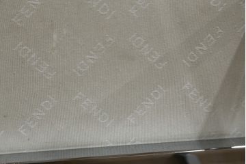 中古　IDC大塚家具取り扱い　FENDI CASA(フェンディ カーサ)　本革(レザー)　クロコ型押し　シンプルでスタイリッシュな佇まいが魅力的なサイドテーブル(カフェテーブル、コーヒー テーブル、ローテーブル)(R-074895)