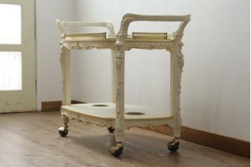 中古　美品　SILIK(シリック)　気品溢れる佇まいが目を引くワゴンテーブル(トロリー、キッチンワゴン)(R-074930)
