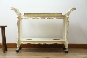 中古　美品　SILIK(シリック)　気品溢れる佇まいが目を引くワゴンテーブル　(R-074930)