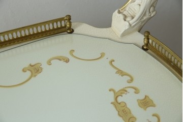 中古　美品　SILIK(シリック)　気品溢れる佇まいが目を引くワゴンテーブル　(R-074930)