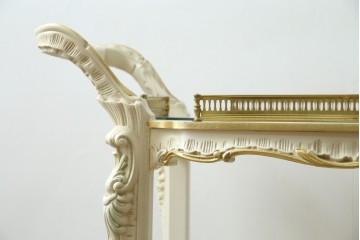 中古　美品　SILIK(シリック)　気品溢れる佇まいが目を引くワゴンテーブル　(R-074930)