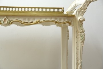 中古　美品　SILIK(シリック)　気品溢れる佇まいが目を引くワゴンテーブル　(R-074930)