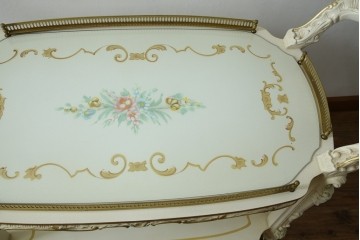 中古　美品　SILIK(シリック)　気品溢れる佇まいが目を引くワゴンテーブル　(R-074930)