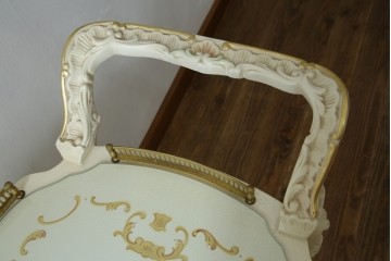 中古　美品　SILIK(シリック)　気品溢れる佇まいが目を引くワゴンテーブル　(R-074930)