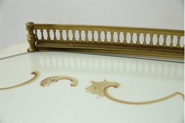 中古　美品　SILIK(シリック)　気品溢れる佇まいが目を引くワゴンテーブル　(R-074930)