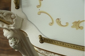 中古　美品　SILIK(シリック)　気品溢れる佇まいが目を引くワゴンテーブル　(R-074930)