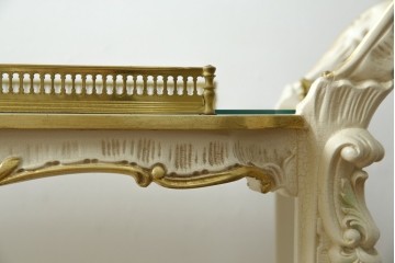 中古　美品　SILIK(シリック)　気品溢れる佇まいが目を引くワゴンテーブル　(R-074930)