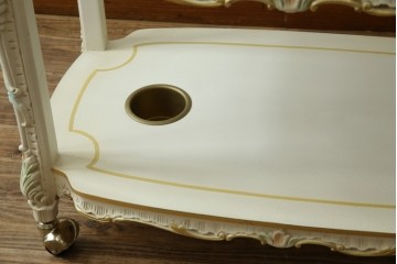 中古　美品　SILIK(シリック)　気品溢れる佇まいが目を引くワゴンテーブル　(R-074930)