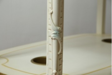 中古　美品　SILIK(シリック)　気品溢れる佇まいが目を引くワゴンテーブル　(R-074930)