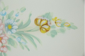 中古　美品　SILIK(シリック)　気品溢れる佇まいが目を引くワゴンテーブル　(R-074930)