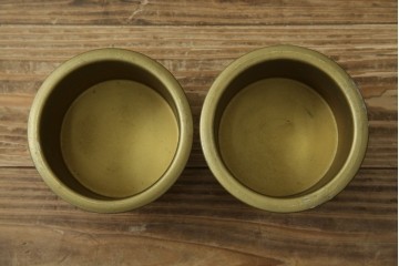 中古　美品　SILIK(シリック)　気品溢れる佇まいが目を引くワゴンテーブル　(R-074930)