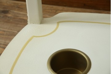 中古　美品　SILIK(シリック)　気品溢れる佇まいが目を引くワゴンテーブル　(R-074930)