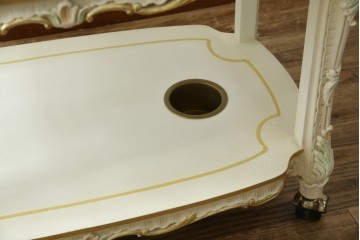 中古　美品　SILIK(シリック)　気品溢れる佇まいが目を引くワゴンテーブル　(R-074930)