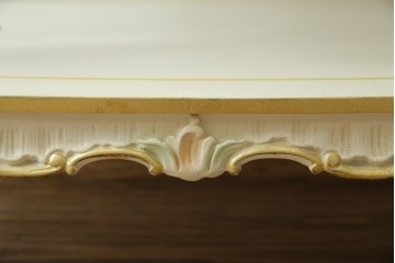 中古　美品　SILIK(シリック)　気品溢れる佇まいが目を引くワゴンテーブル　(R-074930)