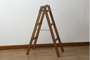 和製アンティーク　ラワン材　味わいのある風合いが魅力の脚立つ(脚立、はしご、梯子、ステップラダー)(R-074936)