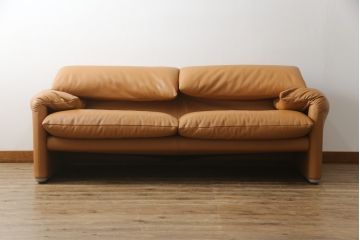 中古　美品　Cassina(カッシーナ)　MARALUNGA(マラルンガ)　本革(レザー)　高級感漂う佇まいが魅力の2人掛けワイドソファ(2P、二人掛け、2.5人掛け)(定価約173万円)(R-074949)