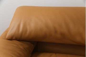 中古　美品　Cassina(カッシーナ)　MARALUNGA(マラルンガ)　本革(レザー)　高級感漂う佇まいが魅力の2人掛けワイドソファ(2P、二人掛け、2.5人掛け)(定価約173万円)(R-074949)