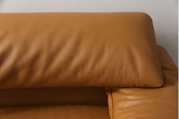 中古　美品　Cassina(カッシーナ)　MARALUNGA(マラルンガ)　本革(レザー)　高級感漂う佇まいが魅力の2人掛けワイドソファ(2P、二人掛け、2.5人掛け)(定価約173万円)(R-074949)