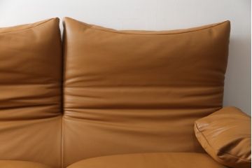 中古　美品　Cassina(カッシーナ)　MARALUNGA(マラルンガ)　本革(レザー)　高級感漂う佇まいが魅力の2人掛けワイドソファ(2P、二人掛け、2.5人掛け)(定価約173万円)(R-074949)