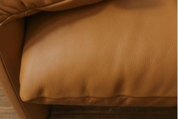 中古　美品　Cassina(カッシーナ)　MARALUNGA(マラルンガ)　本革(レザー)　高級感漂う佇まいが魅力の2人掛けワイドソファ(2P、二人掛け、2.5人掛け)(定価約173万円)(R-074949)