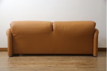 中古　美品　Cassina(カッシーナ)　MARALUNGA(マラルンガ)　本革(レザー)　高級感漂う佇まいが魅力の2人掛けワイドソファ(2P、二人掛け、2.5人掛け)(定価約173万円)(R-074949)