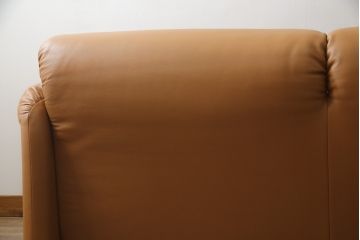 中古　美品　Cassina(カッシーナ)　MARALUNGA(マラルンガ)　本革(レザー)　高級感漂う佇まいが魅力の2人掛けワイドソファ(2P、二人掛け、2.5人掛け)(定価約173万円)(R-074949)