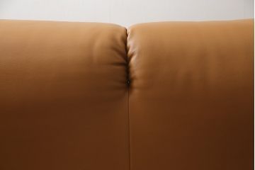 中古　美品　Cassina(カッシーナ)　MARALUNGA(マラルンガ)　本革(レザー)　高級感漂う佇まいが魅力の2人掛けワイドソファ(2P、二人掛け、2.5人掛け)(定価約173万円)(R-074949)