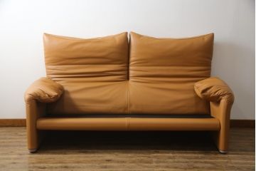 中古　美品　Cassina(カッシーナ)　MARALUNGA(マラルンガ)　本革(レザー)　高級感漂う佇まいが魅力の2人掛けワイドソファ(2P、二人掛け、2.5人掛け)(定価約173万円)(R-074949)