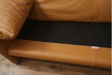 中古　美品　Cassina(カッシーナ)　MARALUNGA(マラルンガ)　本革(レザー)　高級感漂う佇まいが魅力の2人掛けワイドソファ(2P、二人掛け、2.5人掛け)(定価約173万円)(R-074949)