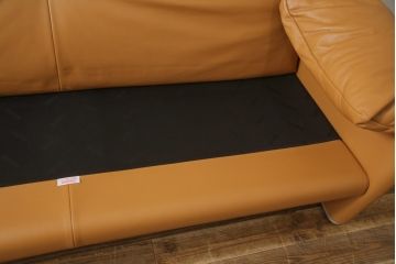 中古　美品　Cassina(カッシーナ)　MARALUNGA(マラルンガ)　本革(レザー)　高級感漂う佇まいが魅力の2人掛けワイドソファ(2P、二人掛け、2.5人掛け)(定価約173万円)(R-074949)