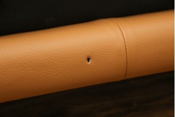 中古　美品　Cassina(カッシーナ)　MARALUNGA(マラルンガ)　本革(レザー)　高級感漂う佇まいが魅力の2人掛けワイドソファ(2P、二人掛け、2.5人掛け)(定価約173万円)(R-074949)