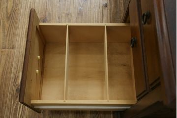 中古　ナラ材　えぞ民芸(インテリアEZO)　深みのある色合いと堂々とした佇まいが魅力的な両袖机(ワークデスク、ニーホールデスク、プレジデントデスク、在宅用、在宅ワーク用)(R-074950)