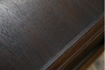 中古　ナラ材　えぞ民芸(インテリアEZO)　深みのある色合いと堂々とした佇まいが魅力的な両袖机(ワークデスク、ニーホールデスク、プレジデントデスク、在宅用、在宅ワーク用)(R-074950)