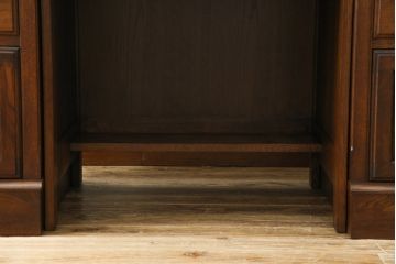 中古　ナラ材　えぞ民芸(インテリアEZO)　深みのある色合いと堂々とした佇まいが魅力的な両袖机(ワークデスク、ニーホールデスク、プレジデントデスク、在宅用、在宅ワーク用)(R-074950)