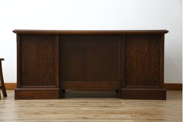 中古　ナラ材　えぞ民芸(インテリアEZO)　深みのある色合いと堂々とした佇まいが魅力的な両袖机(ワークデスク、ニーホールデスク、プレジデントデスク、在宅用、在宅ワーク用)(R-074950)