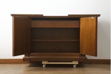 中古　美品　DREXEL HERITAGE(ドレクセルヘリテイジ)　FRANCESCA(フランチェスカ)シリーズ　拡張式の天板が付いたサイドボード(サーバー、カウンター、収納棚、キャビネット)(R-074955)