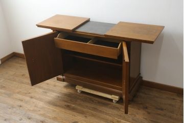 中古　美品　DREXEL HERITAGE(ドレクセルヘリテイジ)　FRANCESCA(フランチェスカ)シリーズ　拡張式の天板が付いたサイドボード(サーバー、カウンター、収納棚、キャビネット)(R-074955)