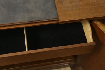 中古　美品　DREXEL HERITAGE(ドレクセルヘリテイジ)　FRANCESCA(フランチェスカ)シリーズ　拡張式の天板が付いたサイドボード(サーバー、カウンター、収納棚、キャビネット)(R-074955)