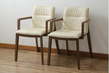 中古　美品　北海道旭川家具　CONDE HOUSE(カンディハウス)　シンプルなデザインがインテリアに取り入れやすいアームチェア2脚セット(ダイニングチェア、椅子、イス)(定価1脚で約18万円)(R-074961)