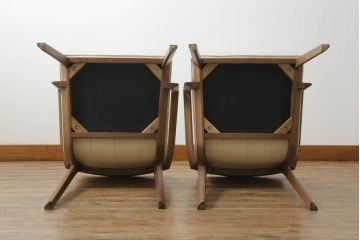 中古　美品　北海道旭川家具　CONDE HOUSE(カンディハウス)　シンプルなデザインがインテリアに取り入れやすいアームチェア2脚セット(ダイニングチェア、椅子、イス)(定価1脚で約18万円)(R-074961)
