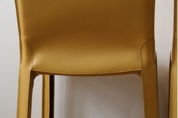 中古　美品　Cassina(カッシーナ)　412　CAB(キャブ)　MARIO BELLINI(マリオベリーニ)　シンプルモダンな空間づくりに活躍するアームレスチェア2脚セット(ダイニングチェア、椅子、イス、バラ売り可能)(定価2脚で約47万9千円)(R-074963)