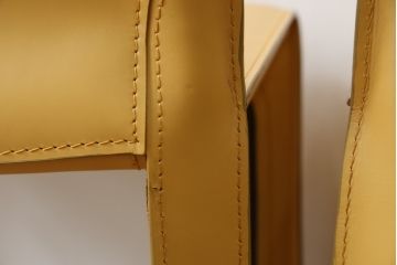 中古　美品　Cassina(カッシーナ)　412　CAB(キャブ)　MARIO BELLINI(マリオベリーニ)　シンプルモダンな空間づくりに活躍するアームレスチェア2脚セット(ダイニングチェア、椅子、イス、バラ売り可能)(定価2脚で約47万9千円)(R-074963)