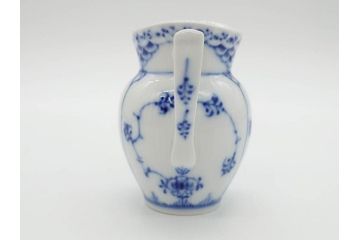 デンマーク　ROYAL COPENHAGEN(ロイヤルコペンハーゲン)　ブルーフルーテッド　ハーフレース　プレイン　洗練されたデザインが優美な印象を与えるティーカップ&ソーサー・クリーマーセット(C&S、ミルクポット、ミルクジャー、洋食器)(R-074975)