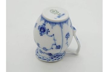 デンマーク　ROYAL COPENHAGEN(ロイヤルコペンハーゲン)　ブルーフルーテッド　ハーフレース　プレイン　洗練されたデザインが優美な印象を与えるティーカップ&ソーサー・クリーマーセット(C&S、ミルクポット、ミルクジャー、洋食器)(R-074975)