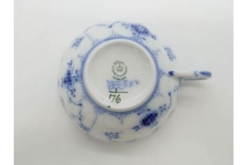 デンマーク　ROYAL COPENHAGEN(ロイヤルコペンハーゲン)　ブルーフルーテッド　ハーフレース　プレイン　洗練されたデザインが優美な印象を与えるティーカップ&ソーサー・クリーマーセット(C&S、ミルクポット、ミルクジャー、洋食器)(R-074975)