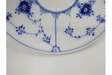 デンマーク　ROYAL COPENHAGEN(ロイヤルコペンハーゲン)　ブルーフルーテッド　ハーフレース　プレイン　洗練されたデザインが優美な印象を与えるティーカップ&ソーサー・クリーマーセット(C&S、ミルクポット、ミルクジャー、洋食器)(R-074975)